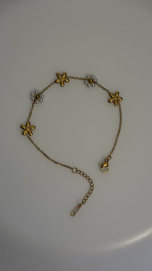 Flower shaped Chain Bracelet