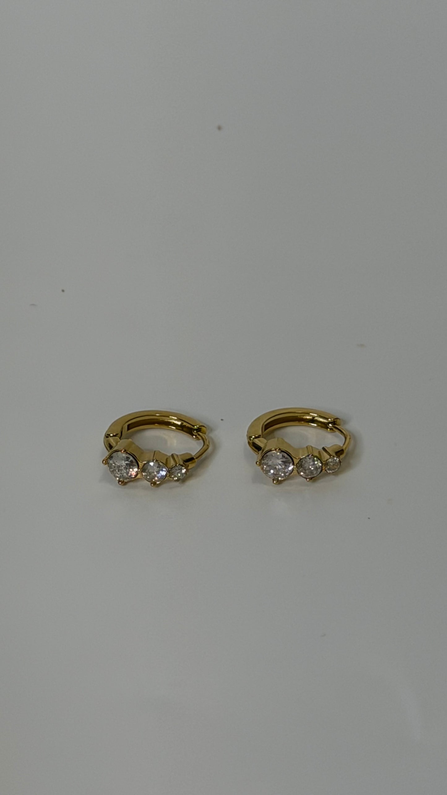 Minimal Three studded Diamond Gold Studded Earrings L