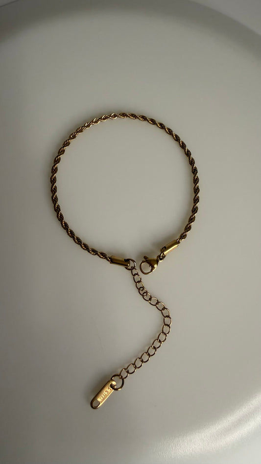 Sleek Chain Bracelet
