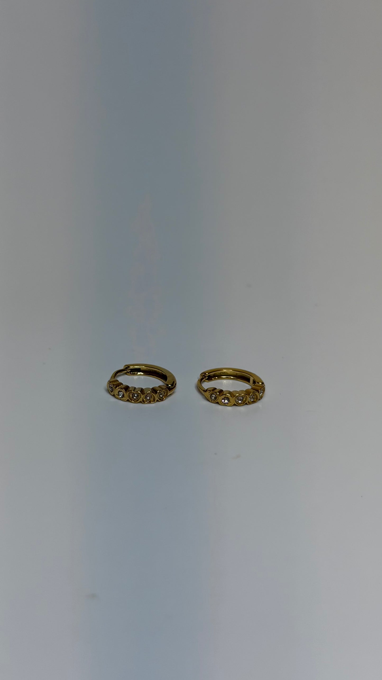 Minimal Gold Studded Earrings L