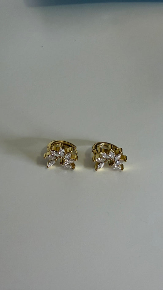 Minimal Flower Gold Earrings A