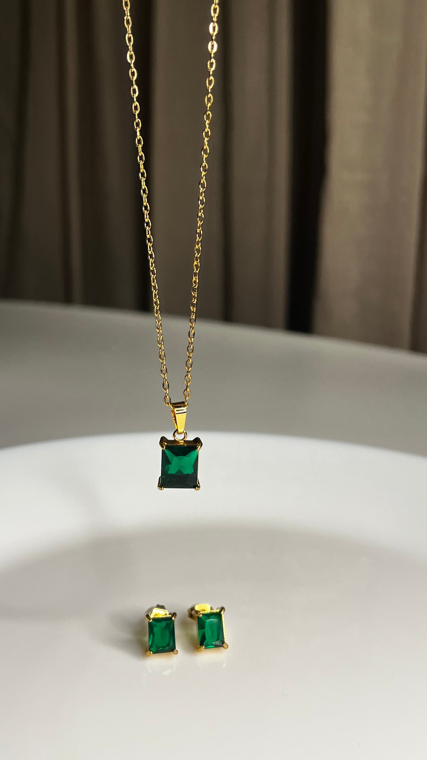 Emerald Luxe Pendant & Stud Set