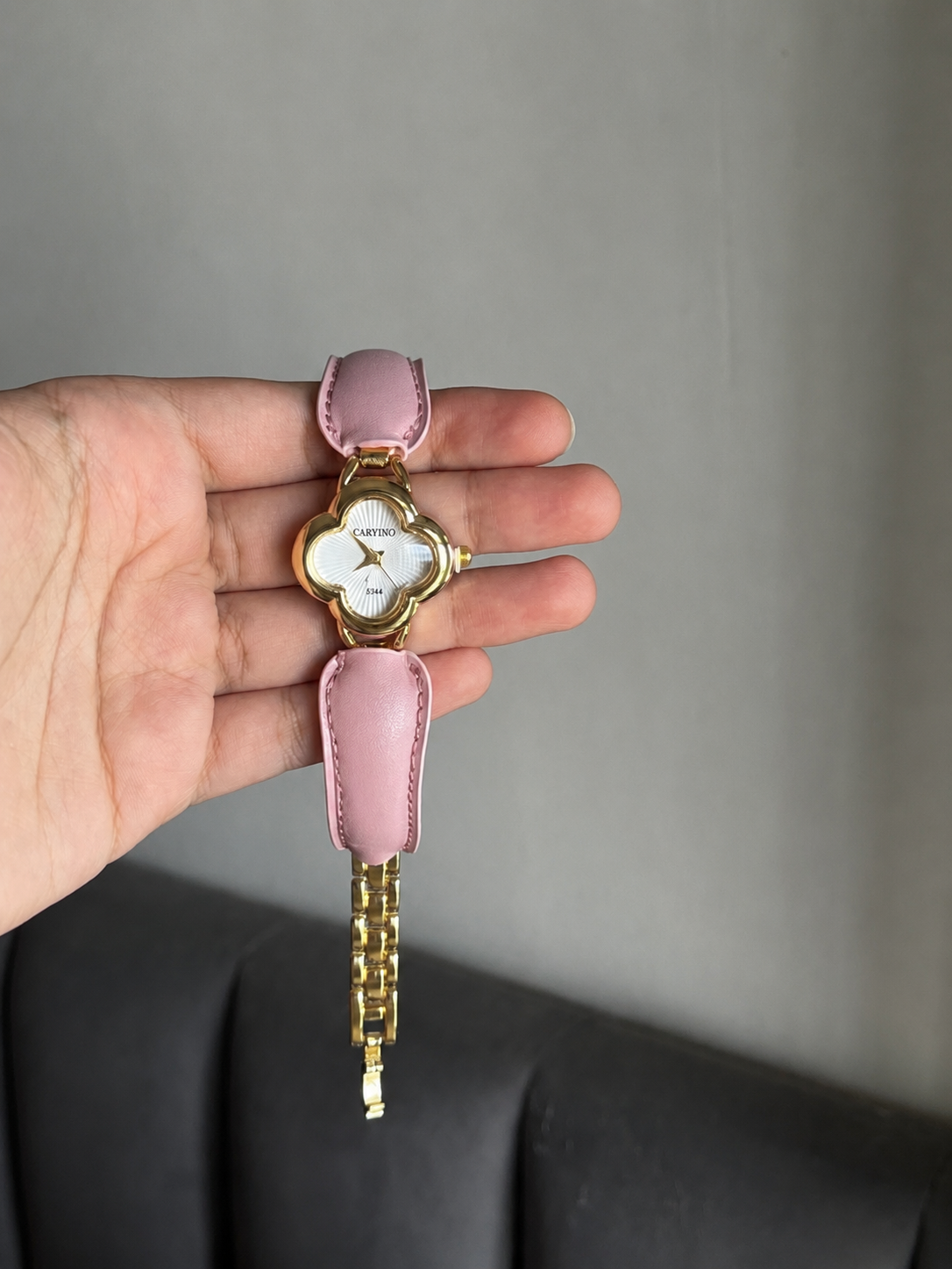 Pink Clover Charm Watch – Elegant Gold & Blush Pink Timepiece