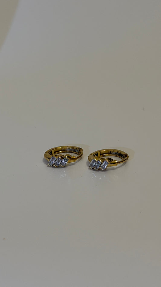 Minimal Gold Studded Earrings F
