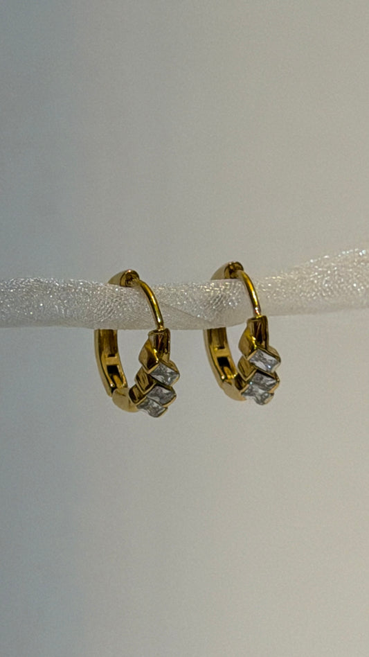Minimal Gold Studded Earrings F