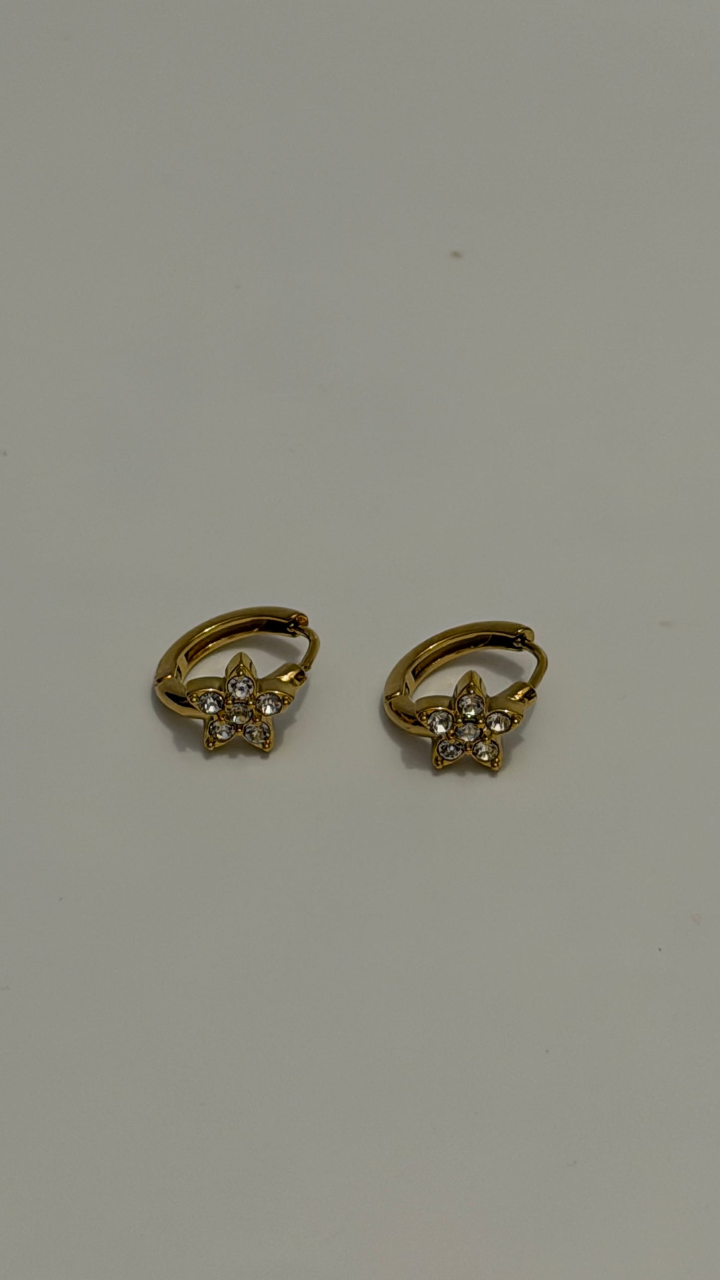 Minimal Flower shaped Diamond Gold Studded Earrings M
