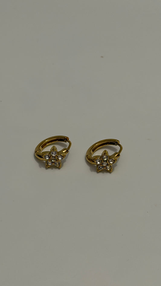 Minimal Flower shaped Diamond Gold Studded Earrings M