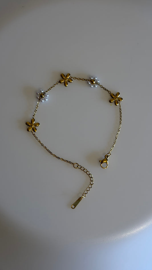 Flower shaped Chain Bracelet