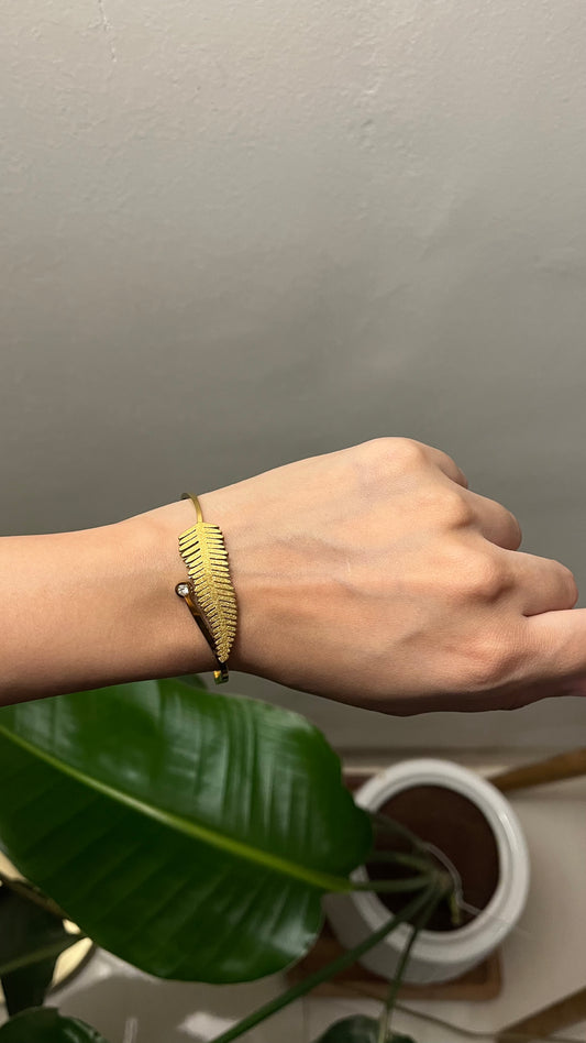 Leaf shaped Cuff Bracelet