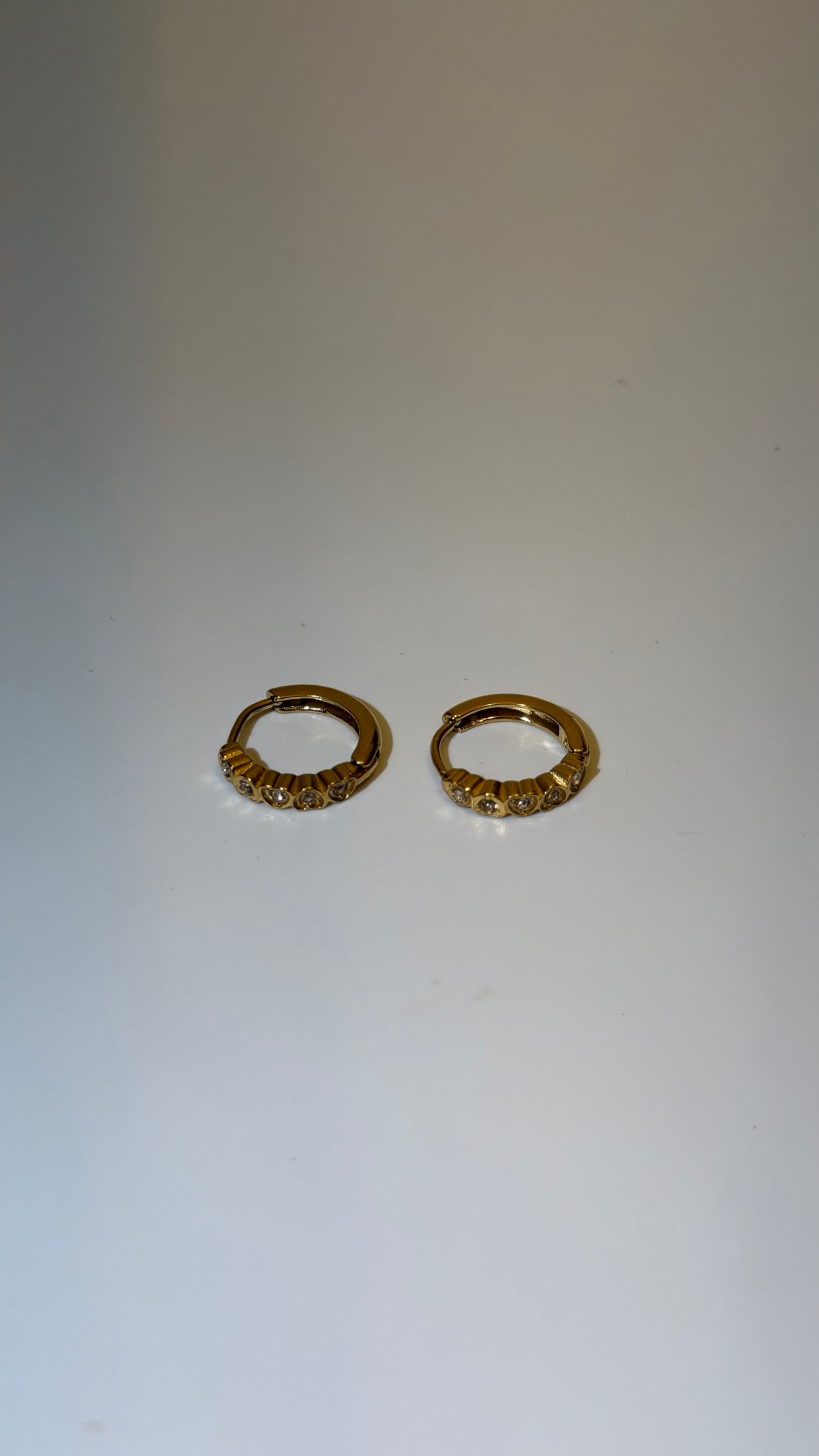 Minimal Gold Studded Earrings L