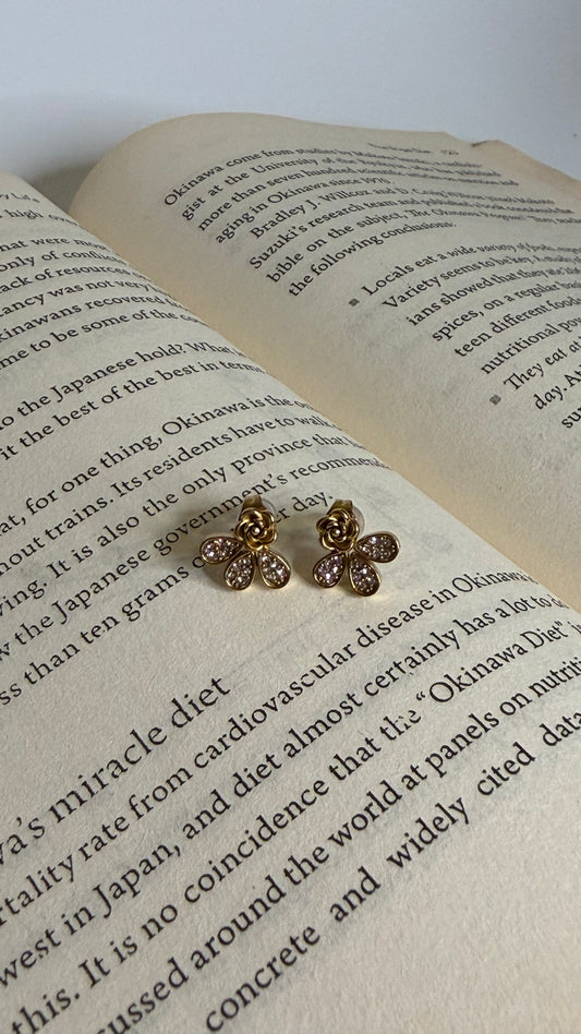 Minimal Flower Gold Earrings E