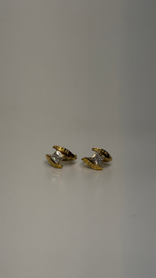 Minimal Gold Studded Earrings K
