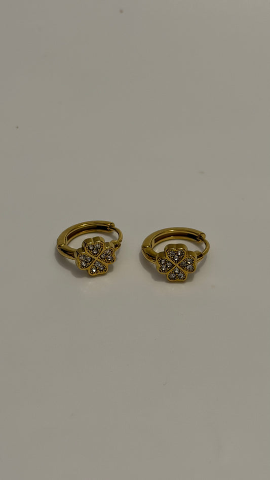 Minimal Flower Shaped Gold Studded Earrings J