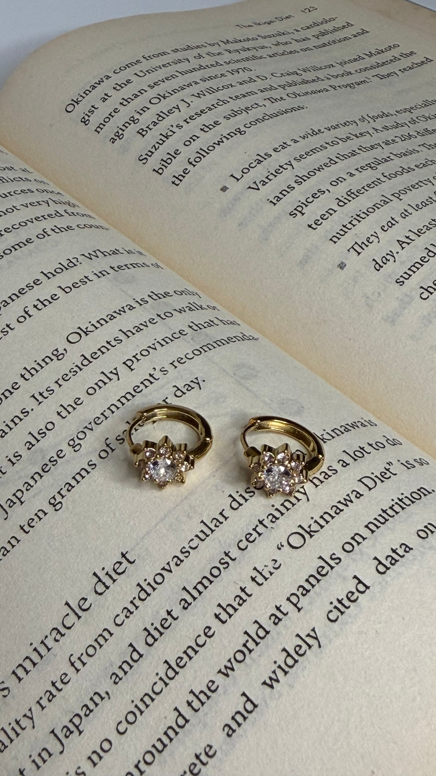 Minimal Flower Gold Earrings
