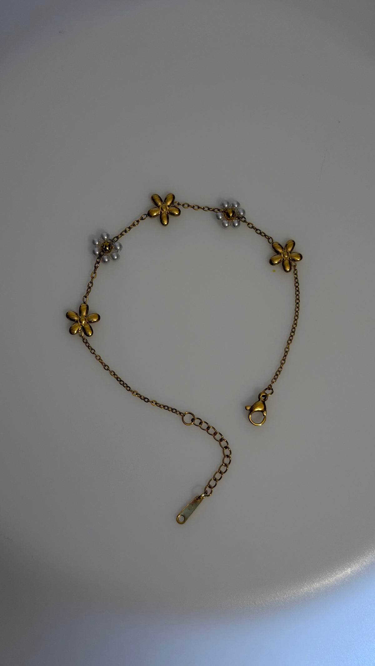 Flower shaped Chain Bracelet