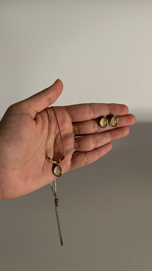 Ivory Cat's Eye Set