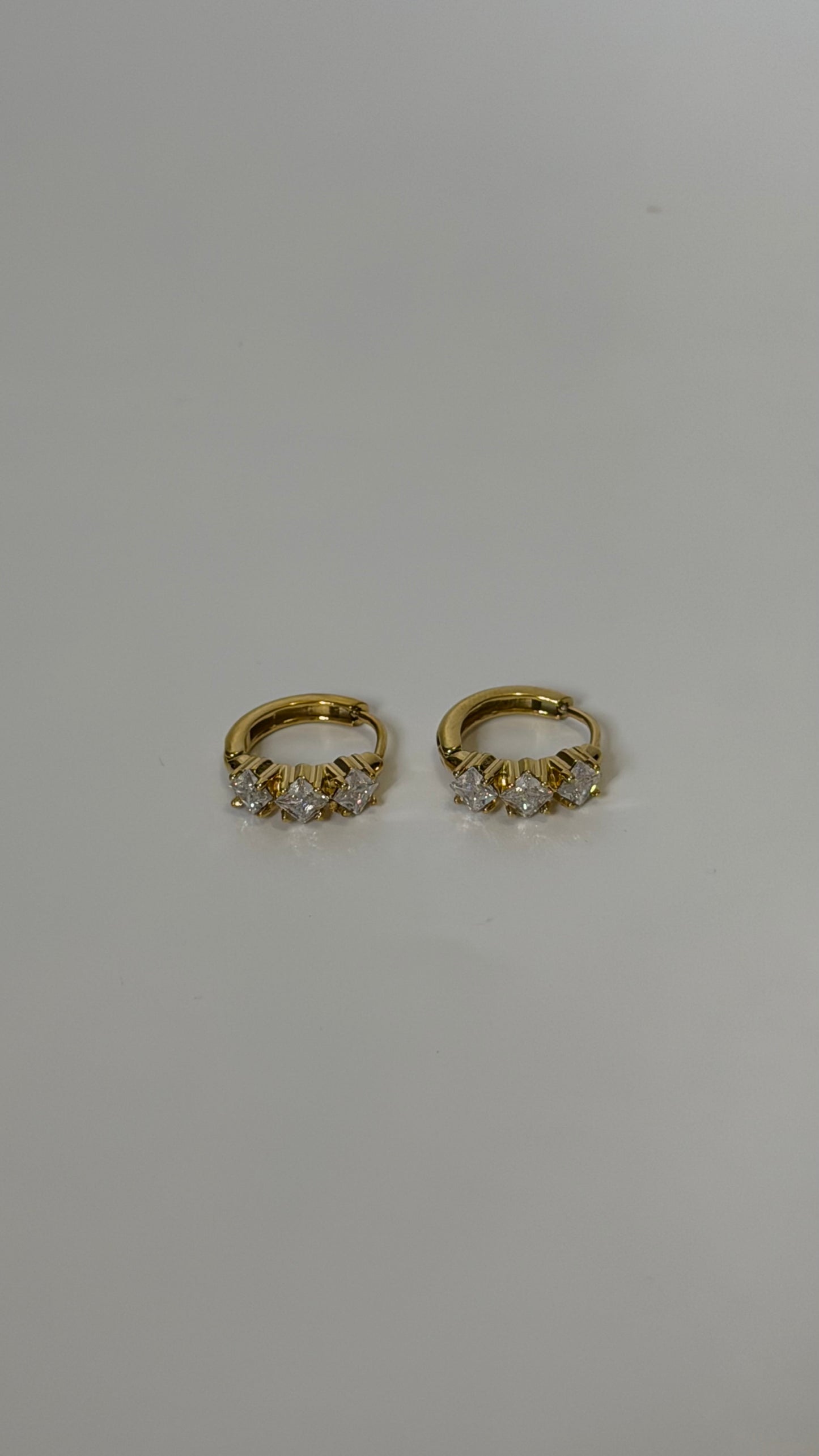 Minimal three studded shaped Diamond Gold Studded Earrings N