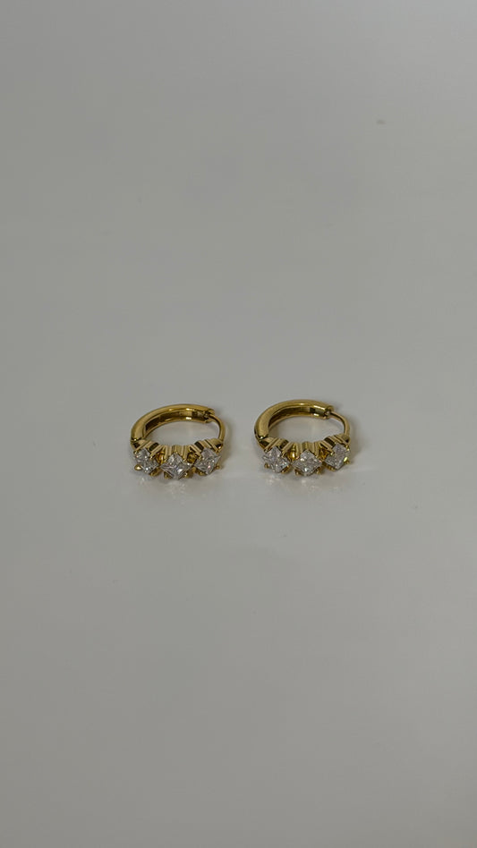 Minimal three studded shaped Diamond Gold Studded Earrings N