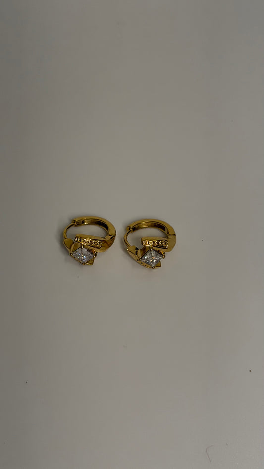 Minimal Gold Studded Earrings K