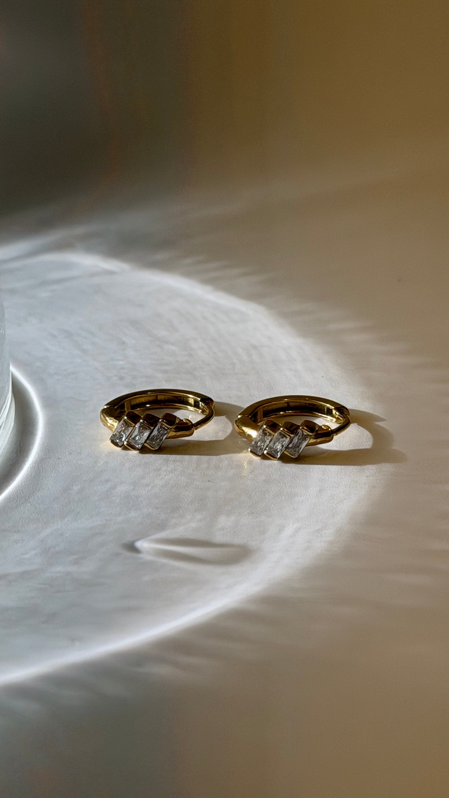 Minimal Gold Studded Earrings F