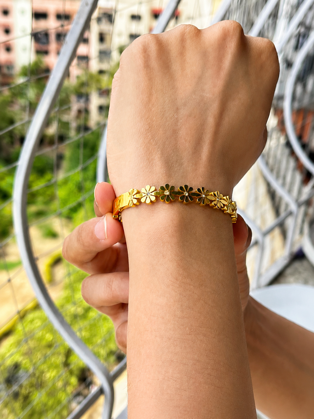 Baby Size Golden Daisy Bloom Bracelet – Floral Charm Gold Bracelet