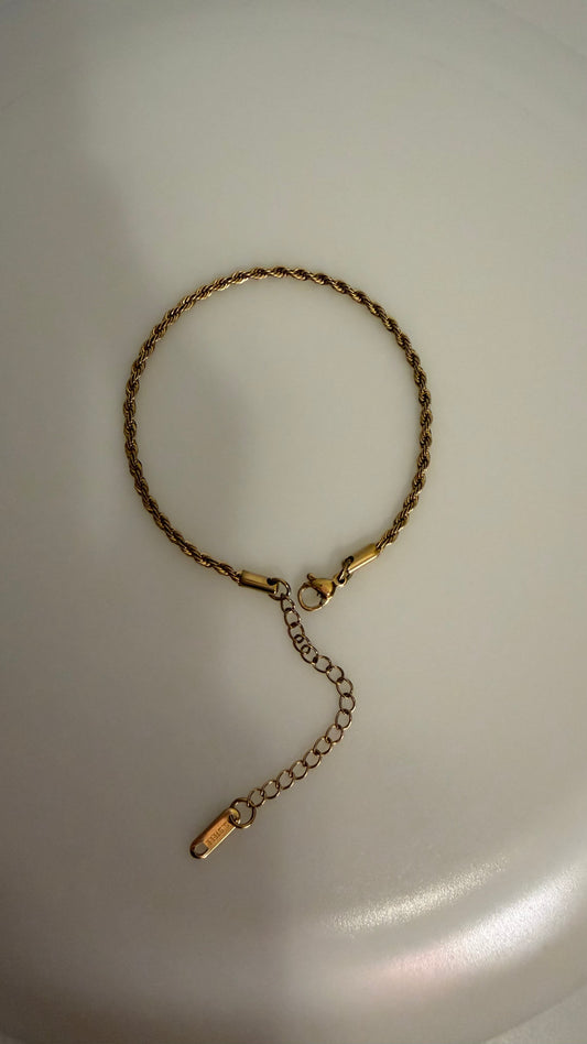Sleek Chain Bracelet