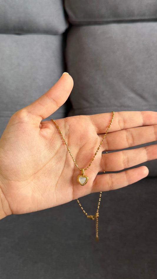Heart white necklace C