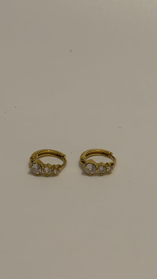 Minimal Three studded Diamond Gold Studded Earrings L