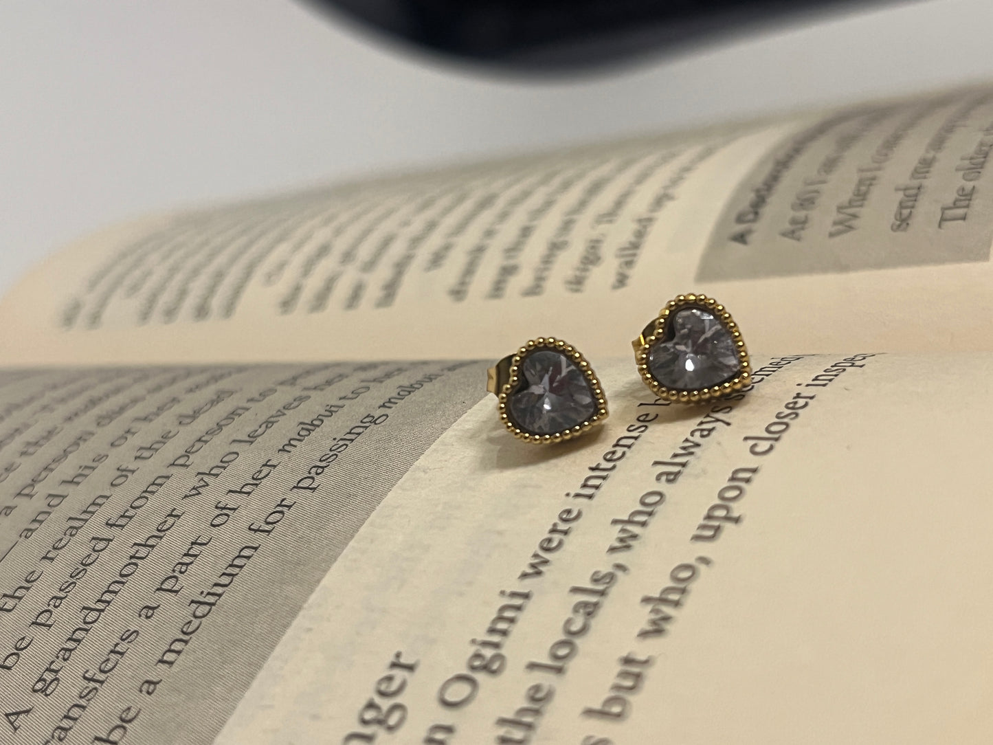 Minimal Heart Shaped Gold Studded Earrings L