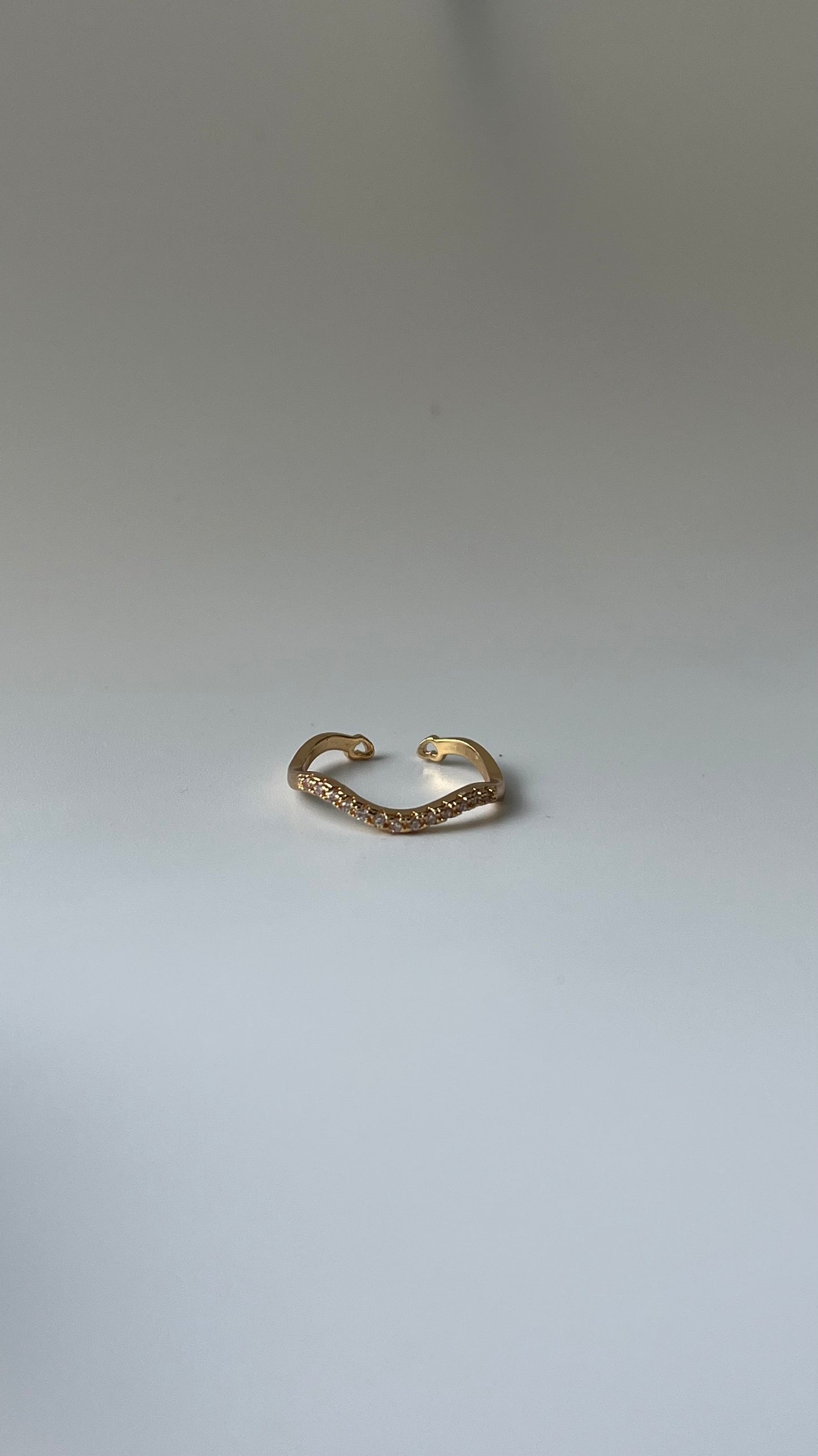 Minimalistic Curved Ring