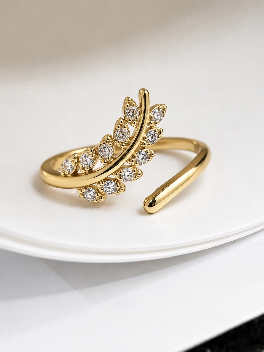 Minimalistic Leafs Ring