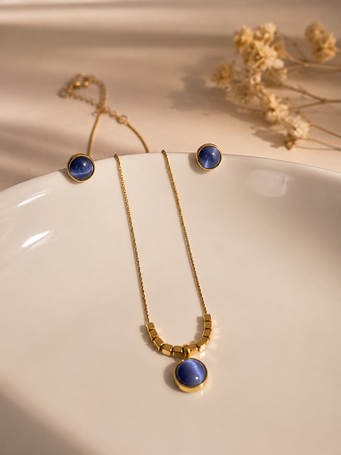 Elegant Blue Cat’s Eye Jewelry Set – Necklace & Stud Earrings