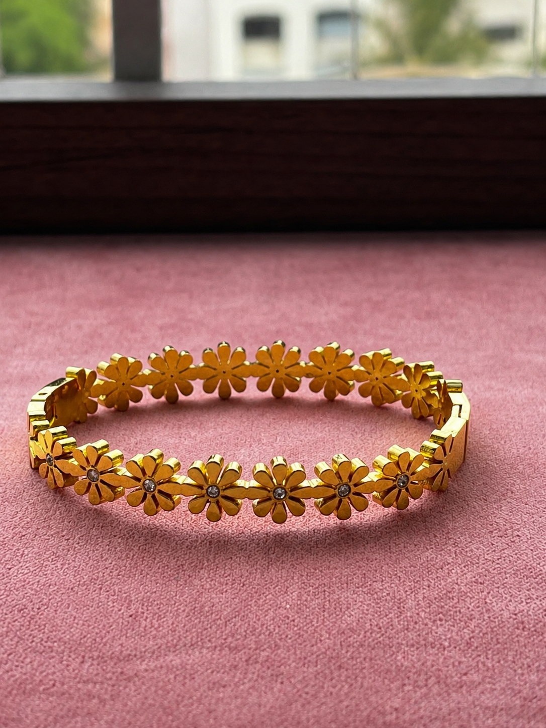 Baby Size Golden Daisy Bloom Bracelet – Floral Charm Gold Bracelet